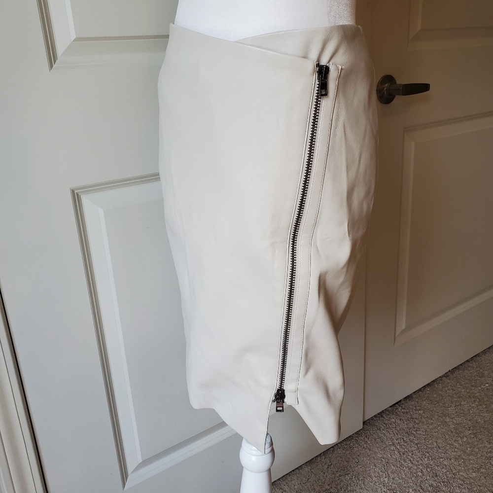 Faux leather white pencil skirt zipper G.I.L.I.